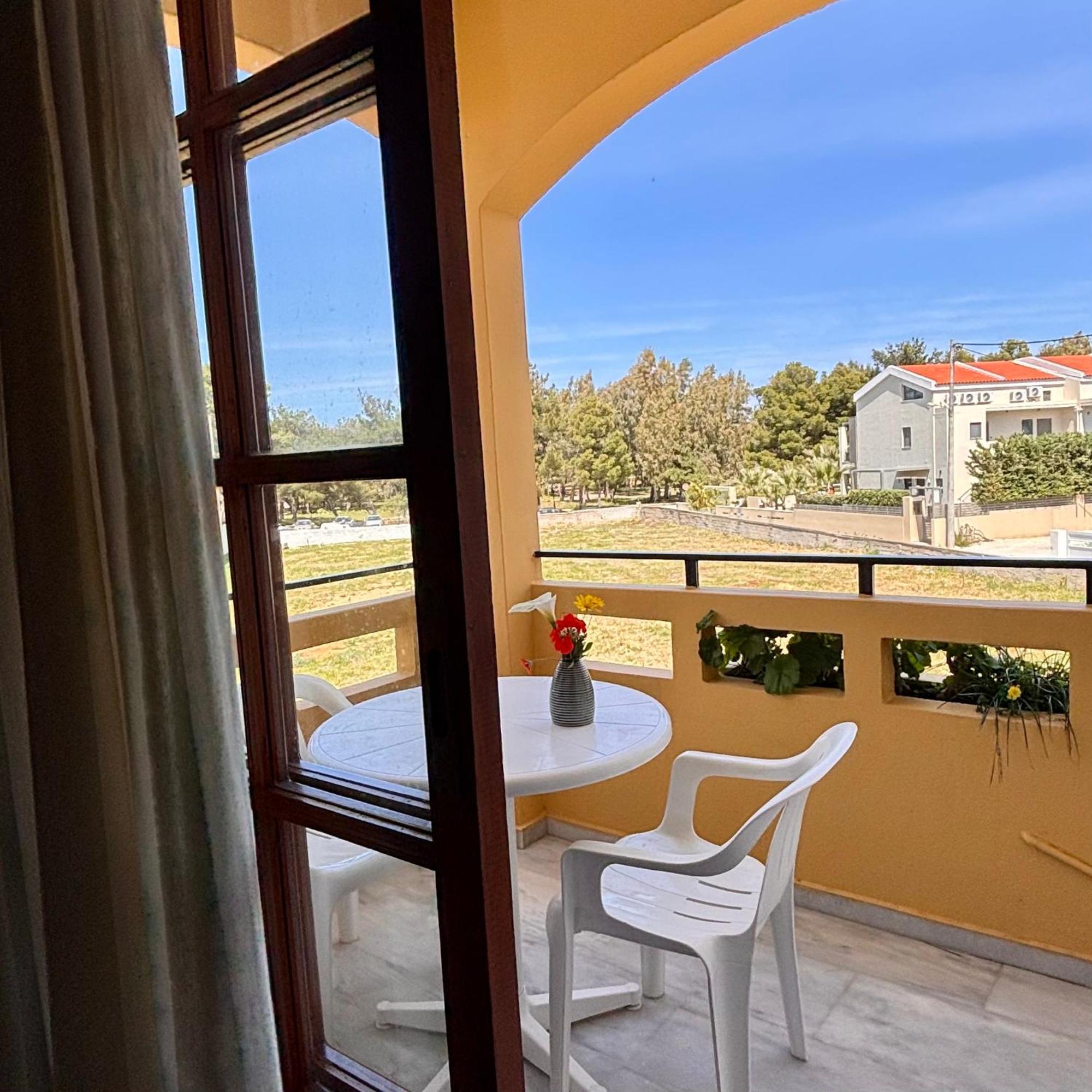 Menelaos Apartments Даратсо Экстерьер фото